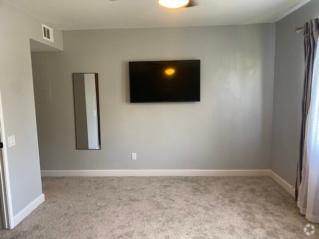 Building Photo - 843 Woodside Ln E Unit 12 Rental