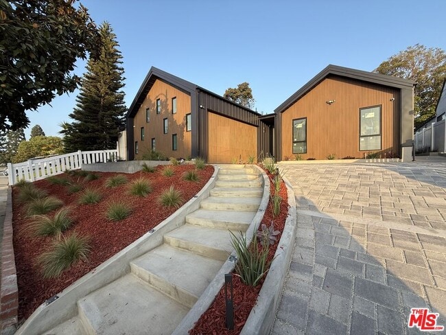 Photo - 8320 Loyola Blvd