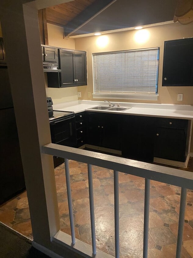 Great Condo Unit Available In Convenient D... - Great Condo Unit Available In Convenient D...