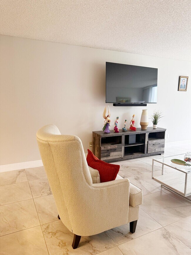 6698 10th Ave N Unit 116