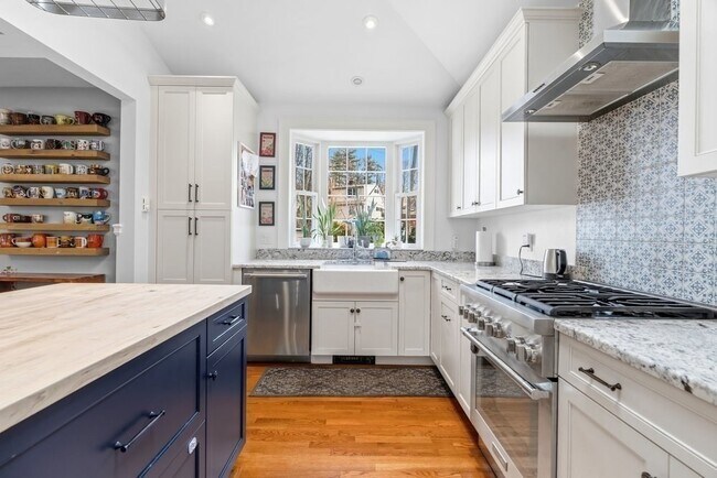 Photo - 859 Fellsway W