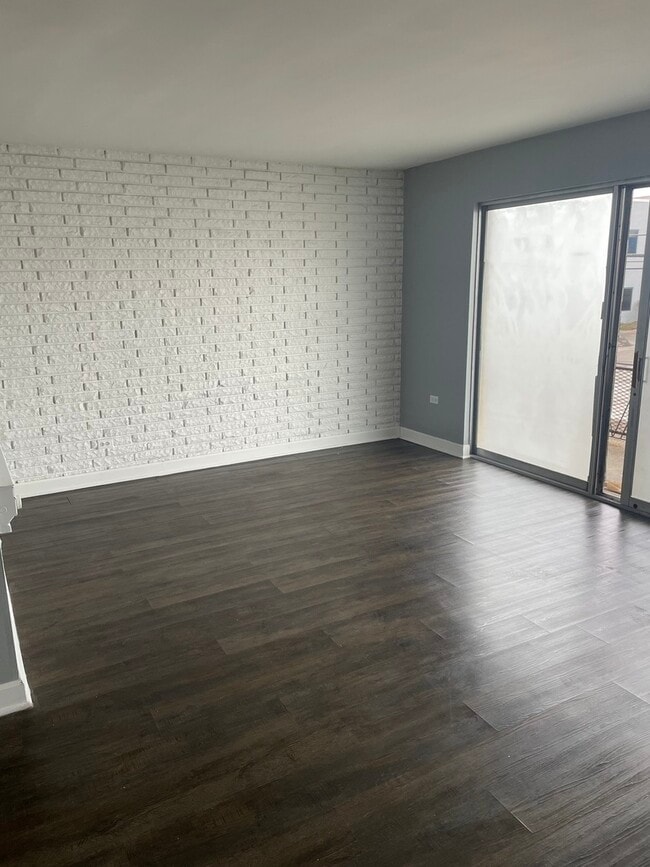 Photo - 9517 Mansfield Ave