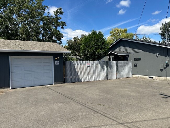 Photo - Beautifully updated 3 bedroom, 1 bath house in Eugene!