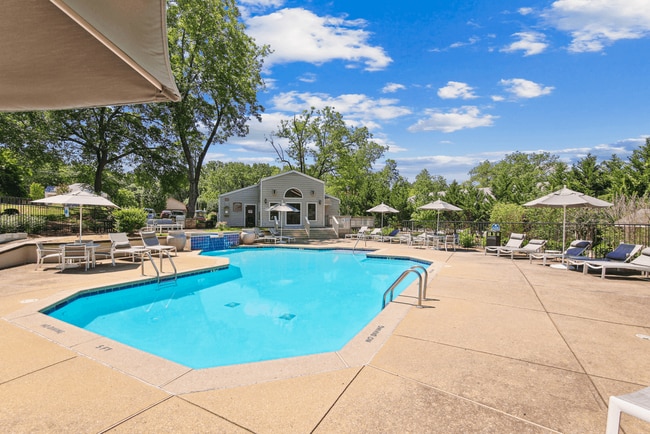 Piscina - Towne Creek Apartment Homes