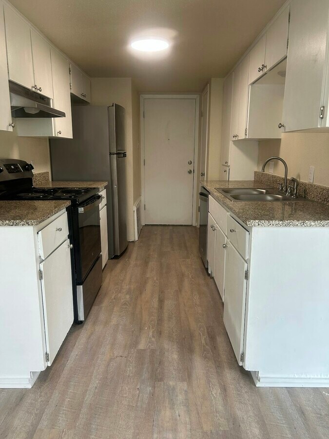 Photo - 901 Betsy Ross Dr