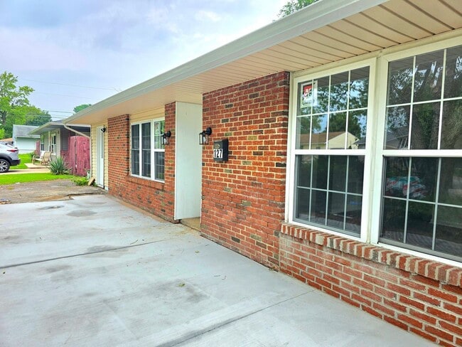 Photo - 4Bed/1Bath Available in Newark DE!
