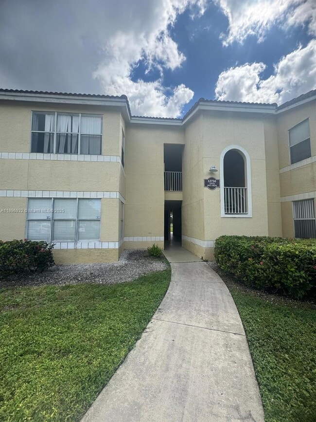 Building Photo - 12730 Vista Isles Dr Unit 822