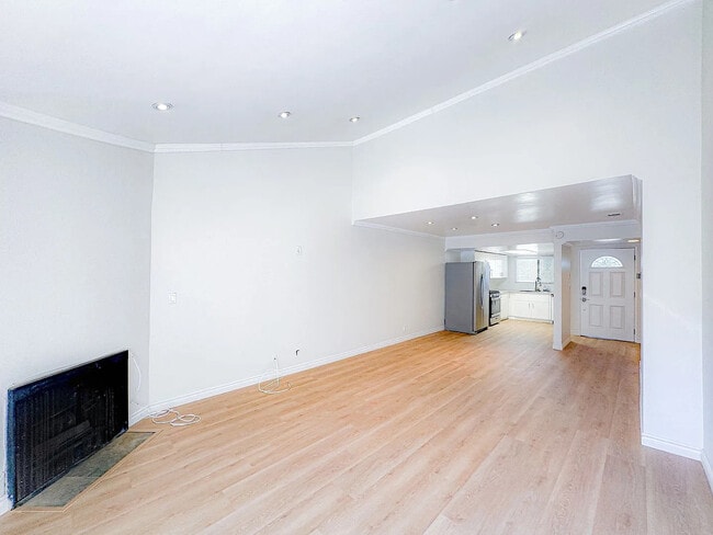 Photo - 620 W Hyde Park Blvd Unit 313