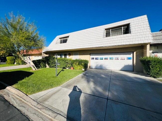 Photo - 2 Bedroom Duplex, near UNLV- Utilities Included!!