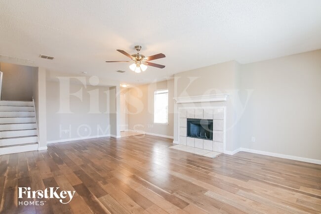 Photo - 916 Simi Dr
