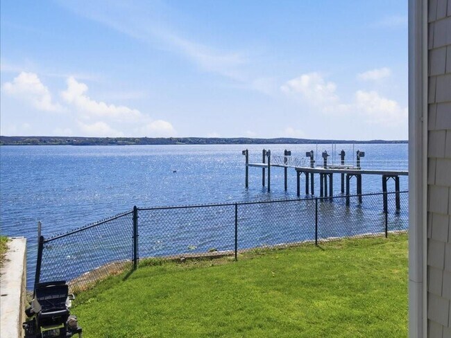 38 Aquidneck Ave Unit 2