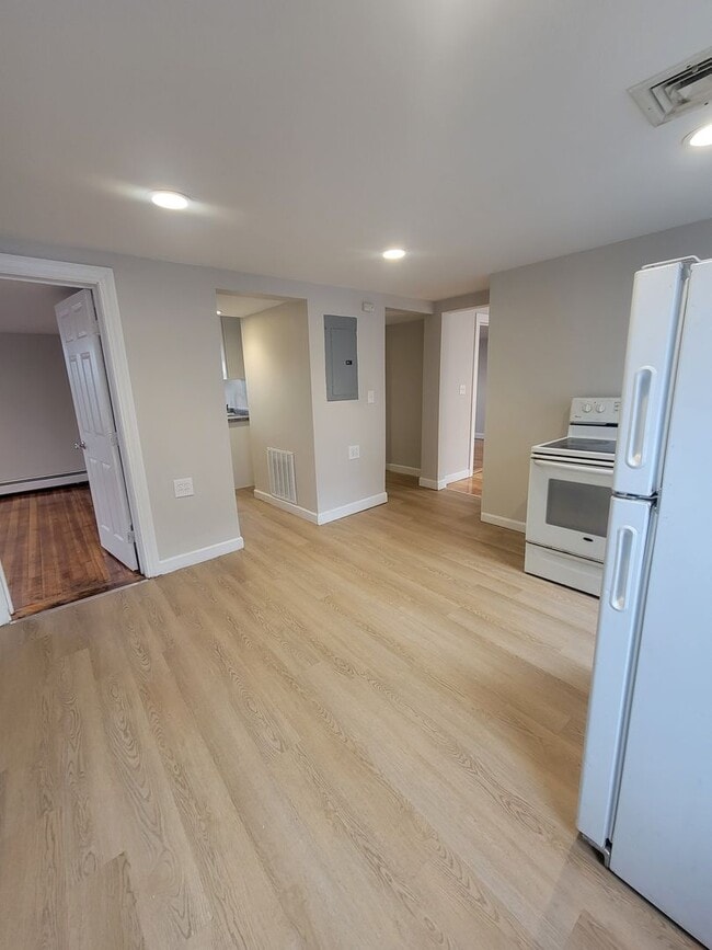 Building Photo - 15 Broadway-Unit 2 Unit 2