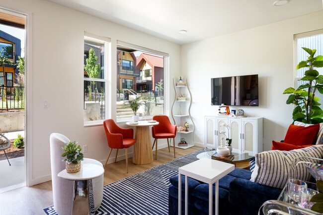 Building Photo - 168 Garfield St