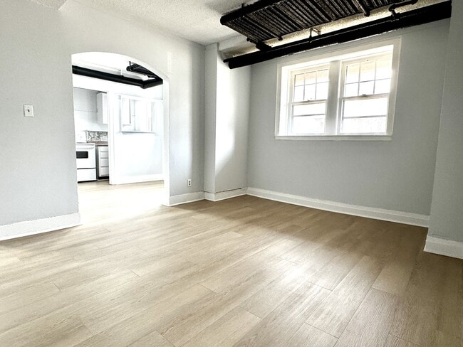 Building Photo - 36 Hanna St W Unit 14