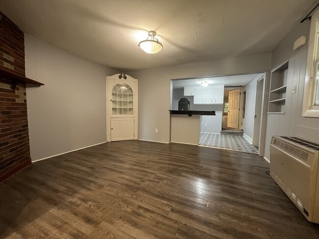 Photo - 1077 Main St