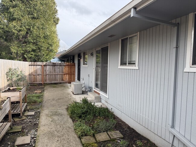 Photo - 431 NE Candy Ln