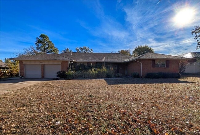 Building Photo - 3500 Bella Vista Dr