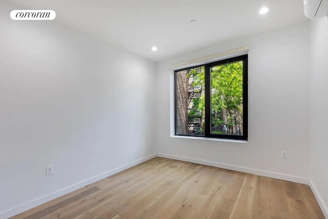 Photo - 221 E 117th St