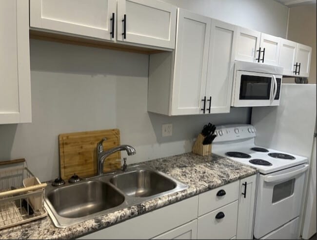 Photo - 103 W Railroad St