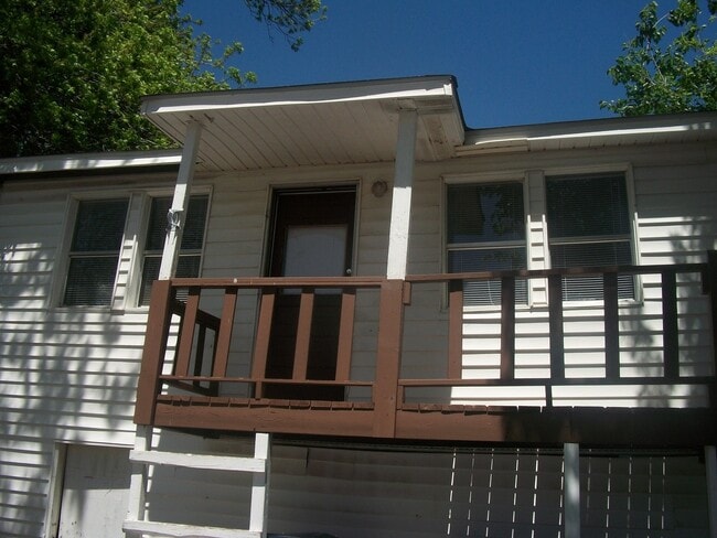 Building Photo - 523 SW 26 Unit 523 SW 26th St - Garage Up