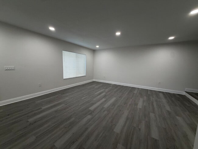 Photo - 3 BEDROOM 2.5 BATHROOM in Waterside Community!!