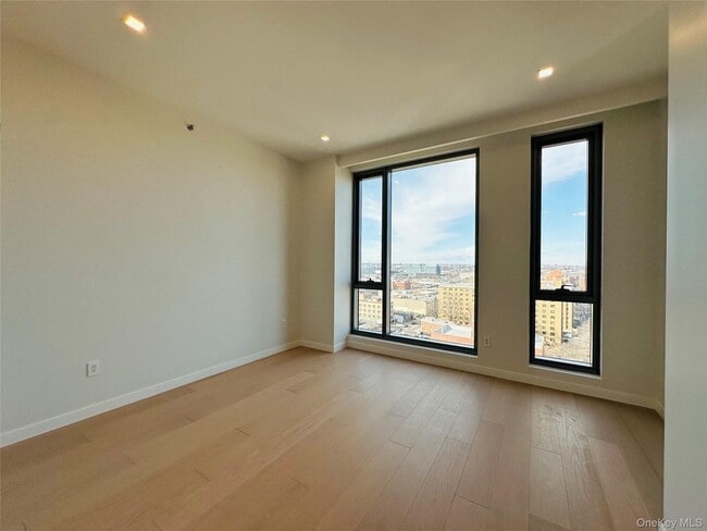 Building Photo - 35-32 Leavitt St Unit 11i