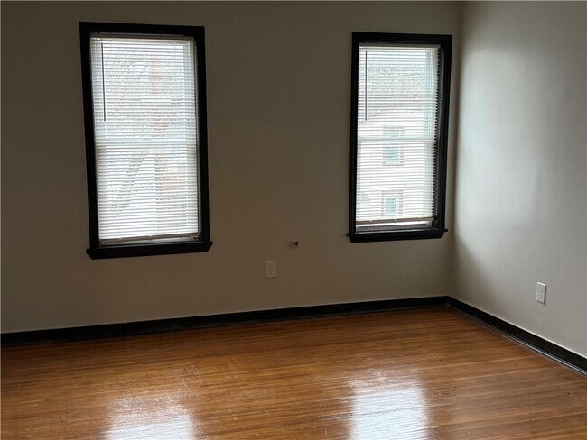 Photo - 710-712 Jay St