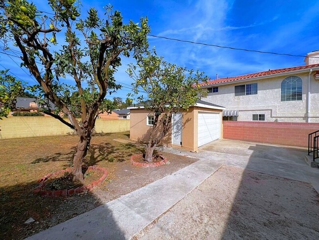 Photo - 1382 W 26th Pl