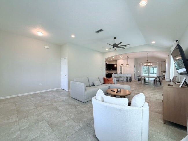 Photo - 304 Green Turtle Ln