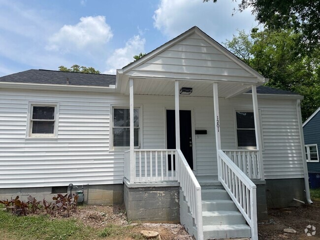 Building Photo - 1201 NE 25th St Rental