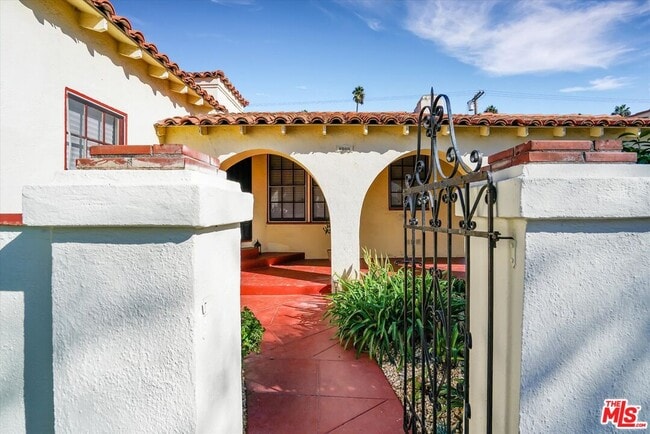 Photo - 3800 Roxton Ave