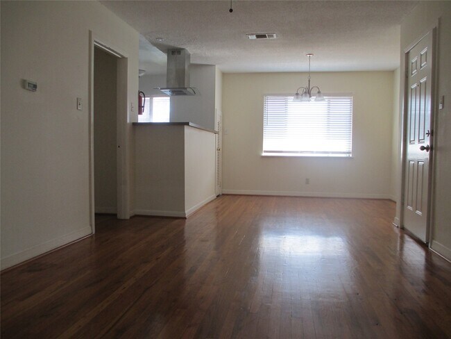 Photo - 3607 Murworth Dr Unit 3