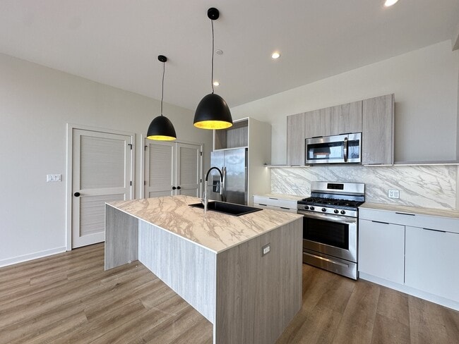 Photo - 3207 N Narragansett Ave Unit 604