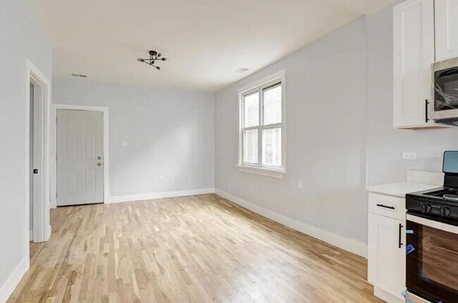 Photo - 1626 N Washtenaw Ave Unit 2R