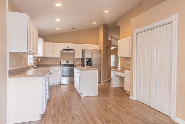 Photo - 565 Blue Water Ave