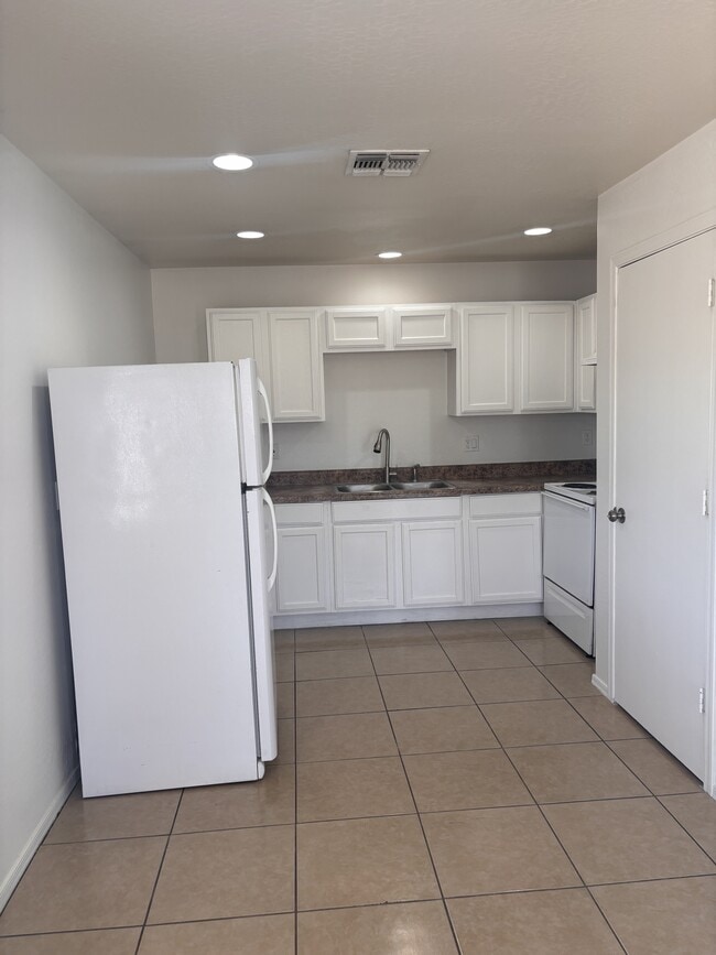 1597 W Mountain View Rd Unidad 5