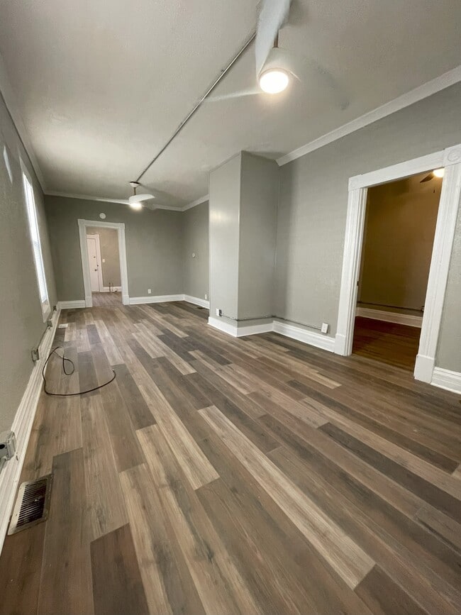 Photo - 847 Clark St