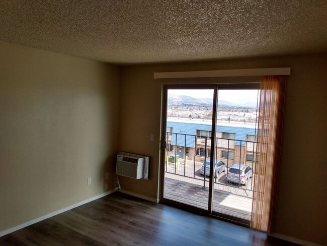 Building Photo - 1 bedroom 1 bathroom ground floor apartment - Granvue Apartments,