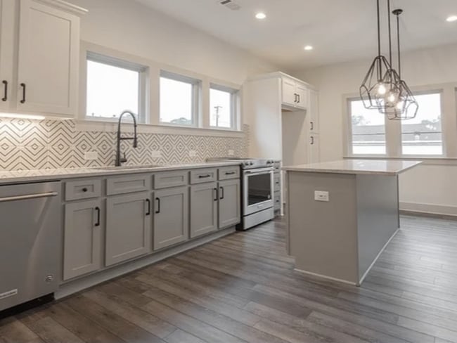 Photo - 615 King Arnold St