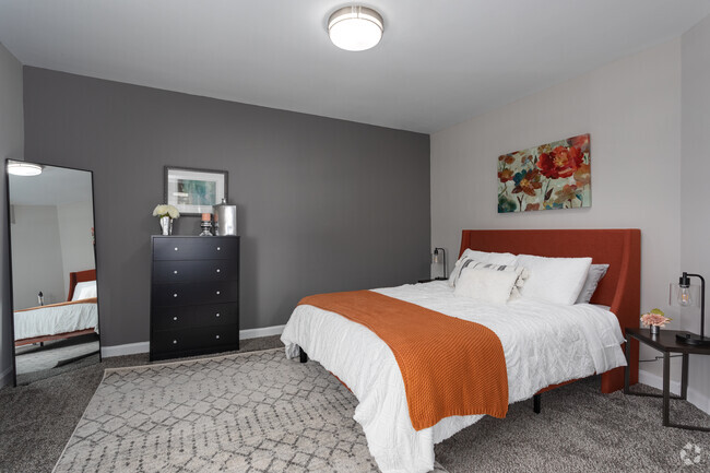 1BR, 1BA - 595 SF