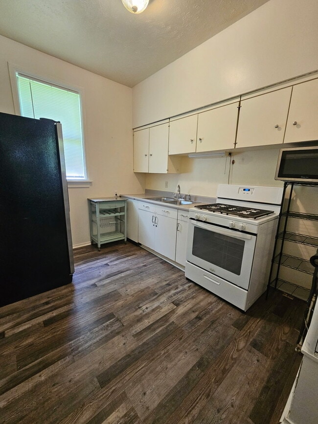 Photo - 1015 E 9th S