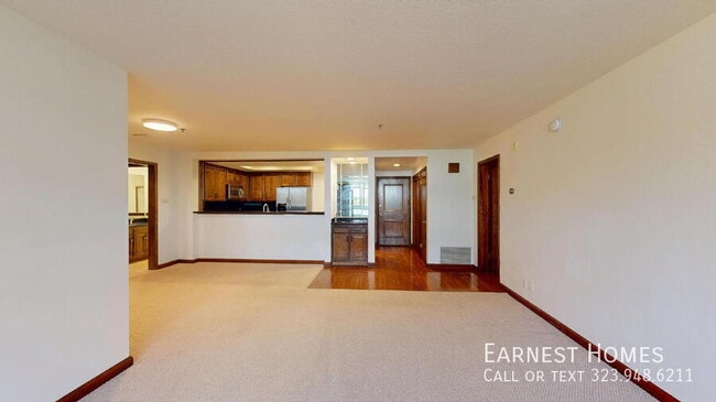 Photo - 880 W 1st St