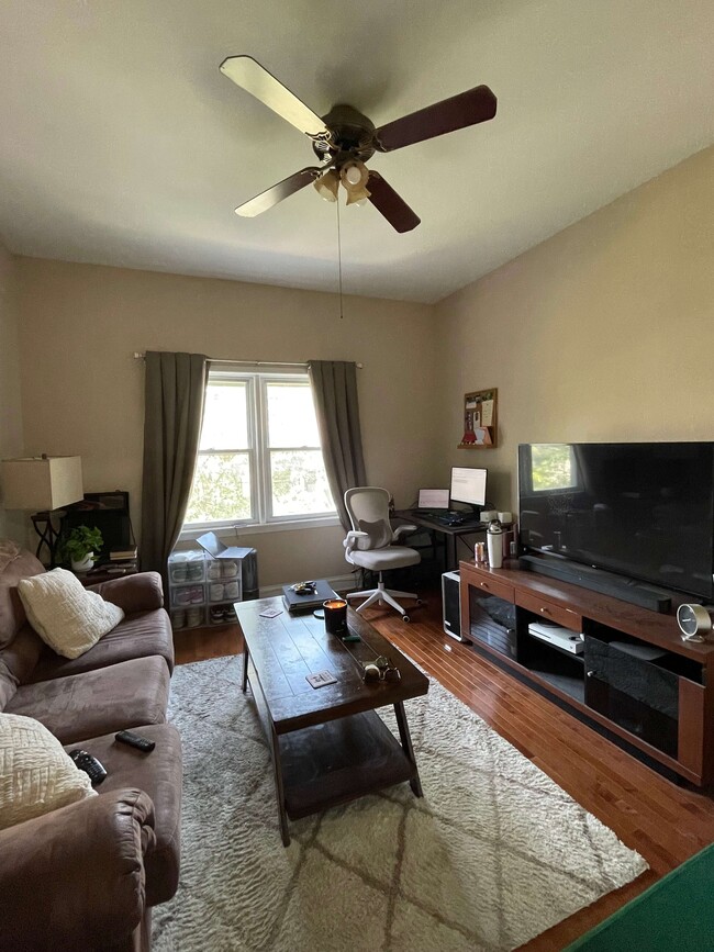Photo - 1233 W Oakdale Ave Unit 2F
