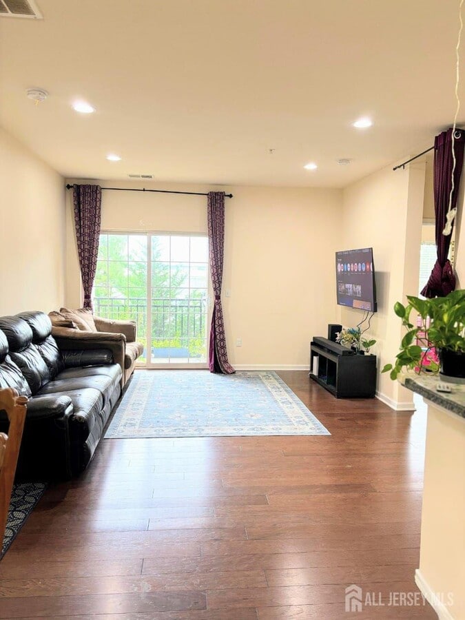 Photo - 626 Strassle Wy