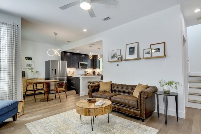 Unit 2 (2bd/2ba) - 413 W Odell St Unit 2