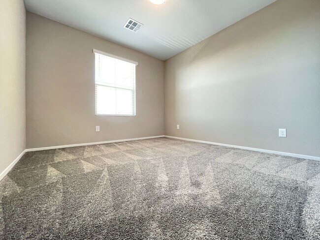 Photo - Stunning Summerlin 3 bedroom Townhouse in Gated Community