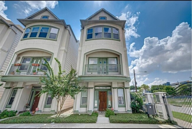Building Photo - 1215 Wentworth St Rental