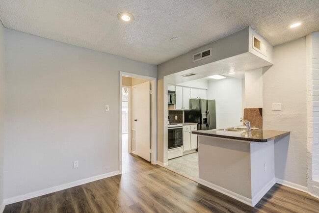 Building Photo - 1900 Bay Area Blvd Unit S-201