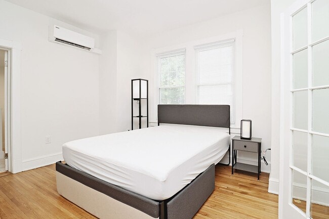 Photo - Furnished, Light-Filled Apartment With Utilities Included Unidad Fontaine Ave 2309 #2