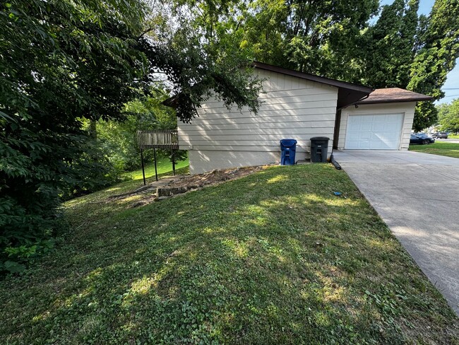 3 Bedroom house in Bettendorf 2 Bath 1 car... - 3 Bedroom house in Bettendorf 2 Bath 1 car...